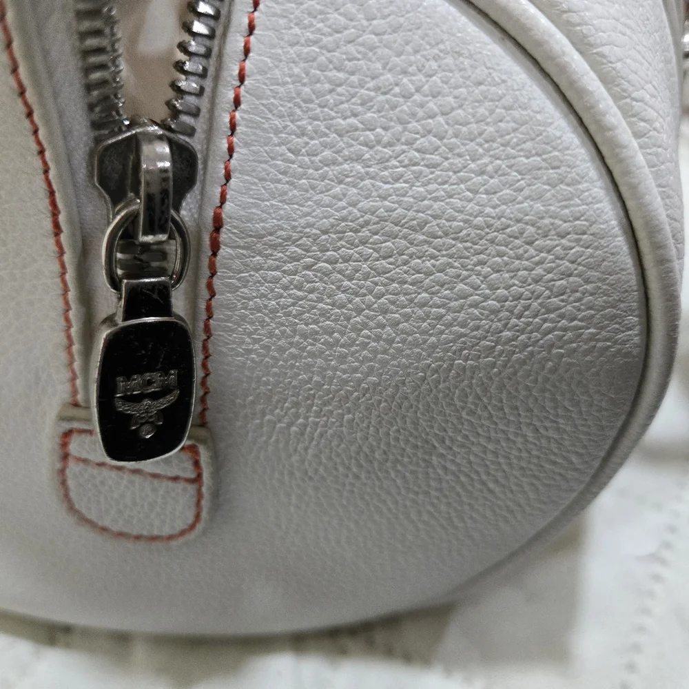MCM White Leather Women's Barrel Shaped Bag - Picture 5 of 16
